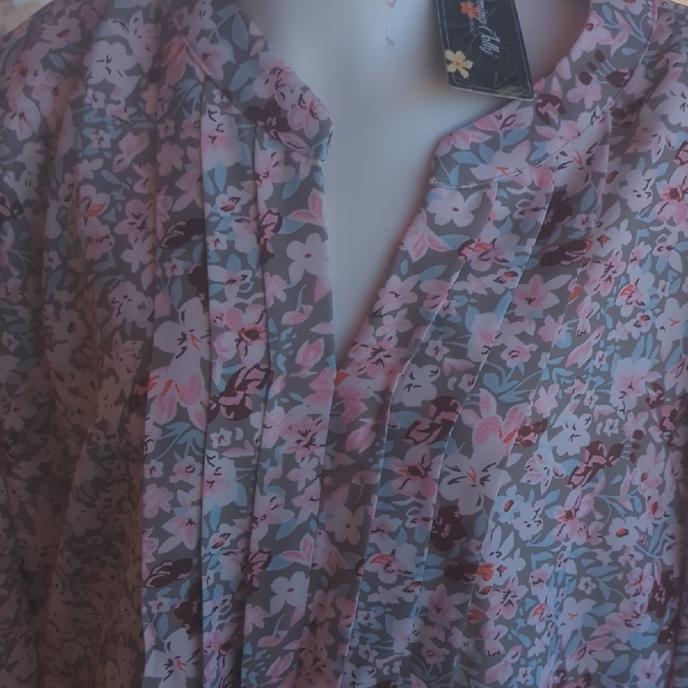 Chic Floral Print Blouse in Pink and Gray